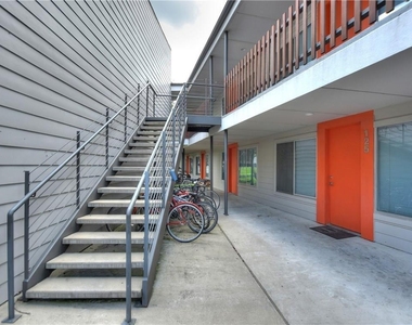 2200 Dickson Dr - Photo Thumbnail 19