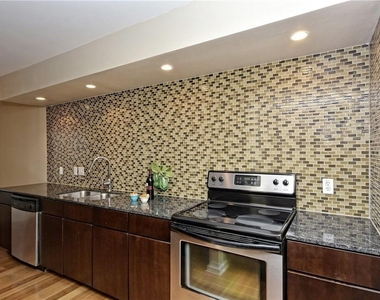 2200 Dickson Dr - Photo Thumbnail 5
