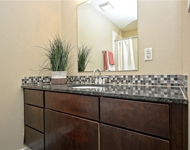 2200 Dickson Dr - Photo Thumbnail 10