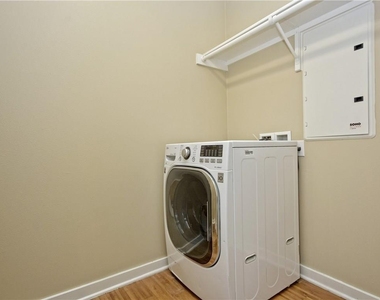 2200 Dickson Dr - Photo Thumbnail 12