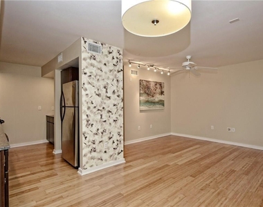 2200 Dickson Dr - Photo Thumbnail 6