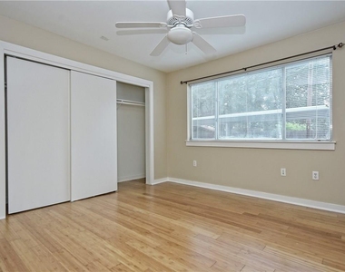 2200 Dickson Dr - Photo Thumbnail 7