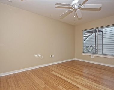 2200 Dickson Dr - Photo Thumbnail 9