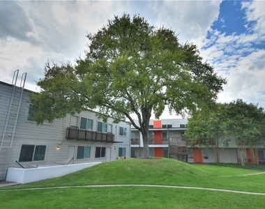2200 Dickson Dr - Photo Thumbnail 14
