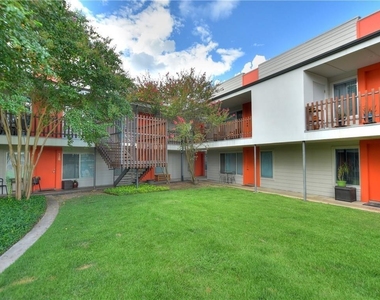 2200 Dickson Dr - Photo Thumbnail 17