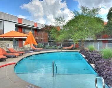2200 Dickson Dr - Photo Thumbnail 18