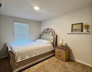 204 Brooklyn Dr - Photo Thumbnail 6