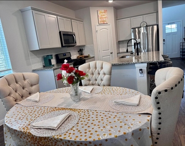 204 Brooklyn Dr - Photo Thumbnail 1