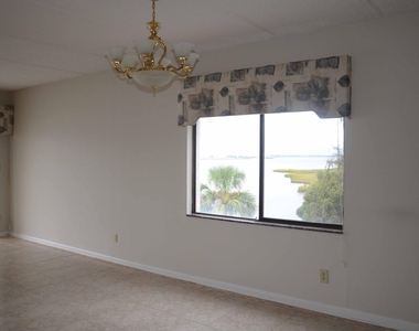 2280 Shepard Street - Photo Thumbnail 3