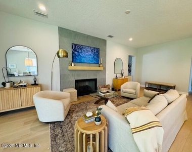 11319 Madelynn Drive - Photo Thumbnail 7