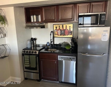 311 W Ashley Street - Photo Thumbnail 4