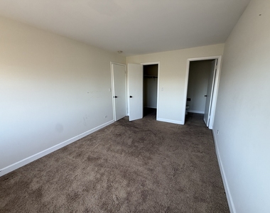 1039 College Avenue - Photo Thumbnail 12