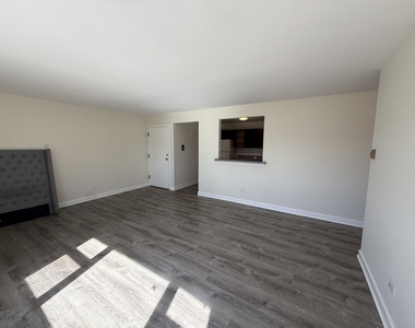 1039 College Avenue - Photo Thumbnail 3