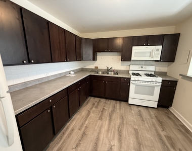1039 College Avenue - Photo Thumbnail 7