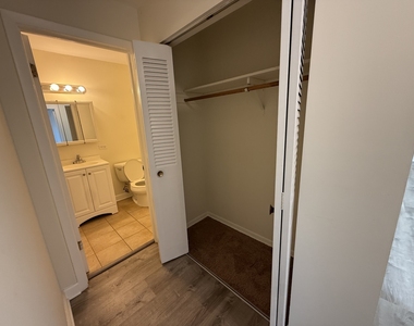 1039 College Avenue - Photo Thumbnail 13