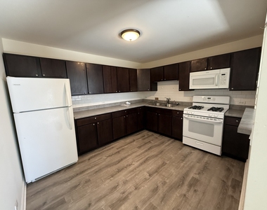 1039 College Avenue - Photo Thumbnail 5