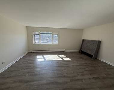 1039 College Avenue - Photo Thumbnail 4