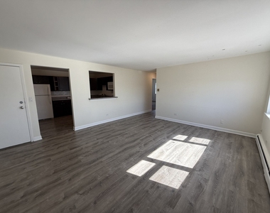 1039 College Avenue - Photo Thumbnail 2