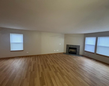 655 Winston Drive - Photo Thumbnail 3