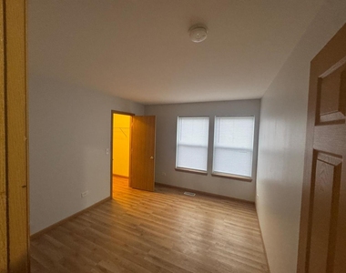 655 Winston Drive - Photo Thumbnail 11