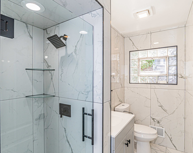 7530 N Oakley Avenue - Photo Thumbnail 8