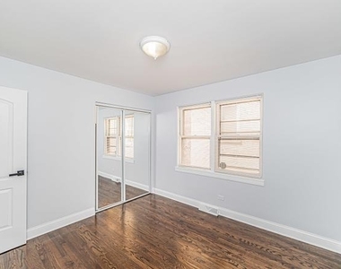7530 N Oakley Avenue - Photo Thumbnail 6