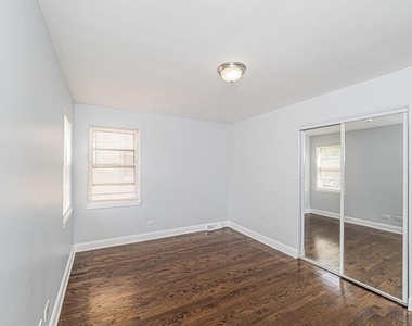 7530 N Oakley Avenue - Photo Thumbnail 5