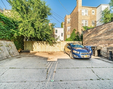 7530 N Oakley Avenue - Photo Thumbnail 9