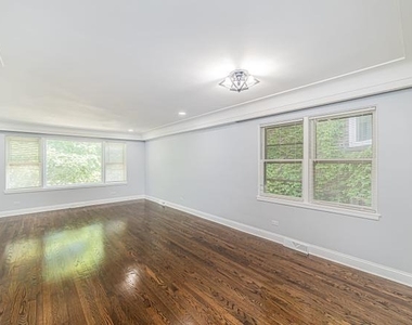7530 N Oakley Avenue - Photo Thumbnail 1