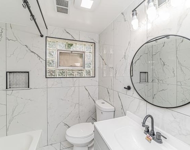 7530 N Oakley Avenue - Photo Thumbnail 4