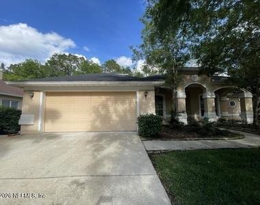 8907 Hampton Landing Drive E - Photo Thumbnail 1