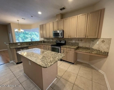 8907 Hampton Landing Drive E - Photo Thumbnail 4