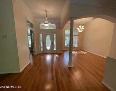 8907 Hampton Landing Drive E - Photo Thumbnail 12