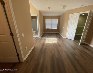 8907 Hampton Landing Drive E - Photo Thumbnail 45