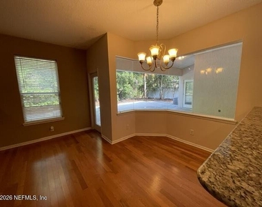 8907 Hampton Landing Drive E - Photo Thumbnail 15