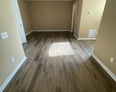 8907 Hampton Landing Drive E - Photo Thumbnail 46