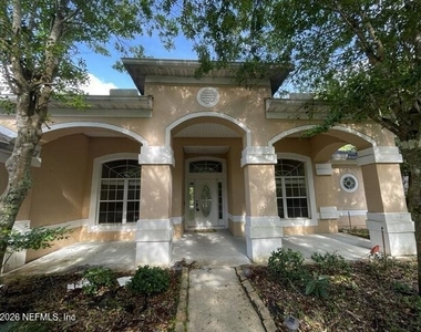 8907 Hampton Landing Drive E - Photo Thumbnail 2