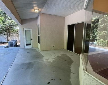 8907 Hampton Landing Drive E - Photo Thumbnail 40