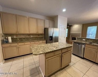 8907 Hampton Landing Drive E - Photo Thumbnail 6