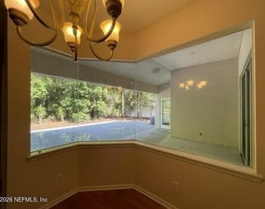 8907 Hampton Landing Drive E - Photo Thumbnail 17