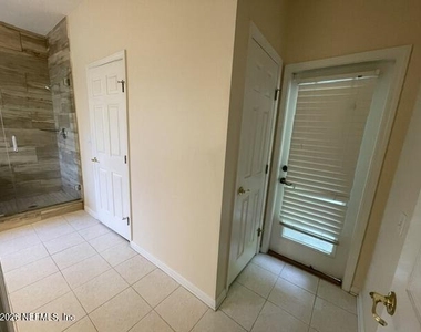 8907 Hampton Landing Drive E - Photo Thumbnail 32