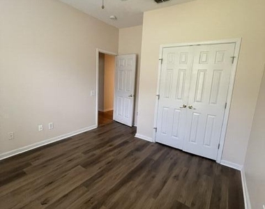 8907 Hampton Landing Drive E - Photo Thumbnail 51