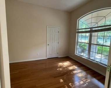 8907 Hampton Landing Drive E - Photo Thumbnail 25
