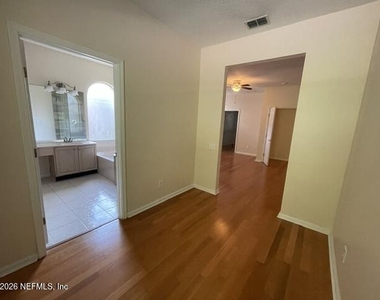 8907 Hampton Landing Drive E - Photo Thumbnail 26