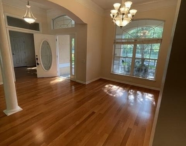 8907 Hampton Landing Drive E - Photo Thumbnail 14