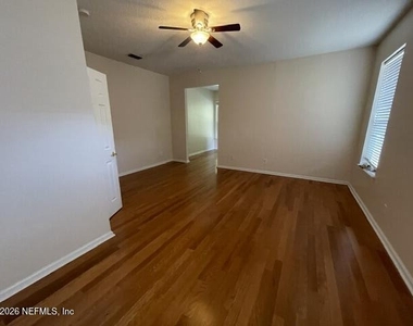 8907 Hampton Landing Drive E - Photo Thumbnail 21