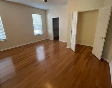 8907 Hampton Landing Drive E - Photo Thumbnail 24
