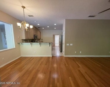 8907 Hampton Landing Drive E - Photo Thumbnail 10