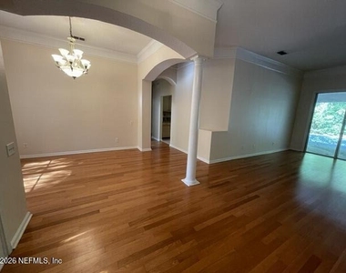 8907 Hampton Landing Drive E - Photo Thumbnail 16