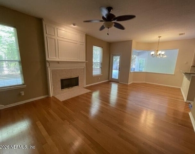 8907 Hampton Landing Drive E - Photo Thumbnail 9
